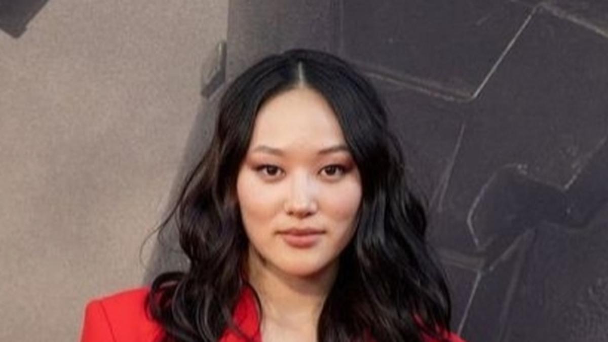 ‘Bridgerton’ Season 4 Welcomes Yerin Ha As Sophie Beckett, Benedict’s ...